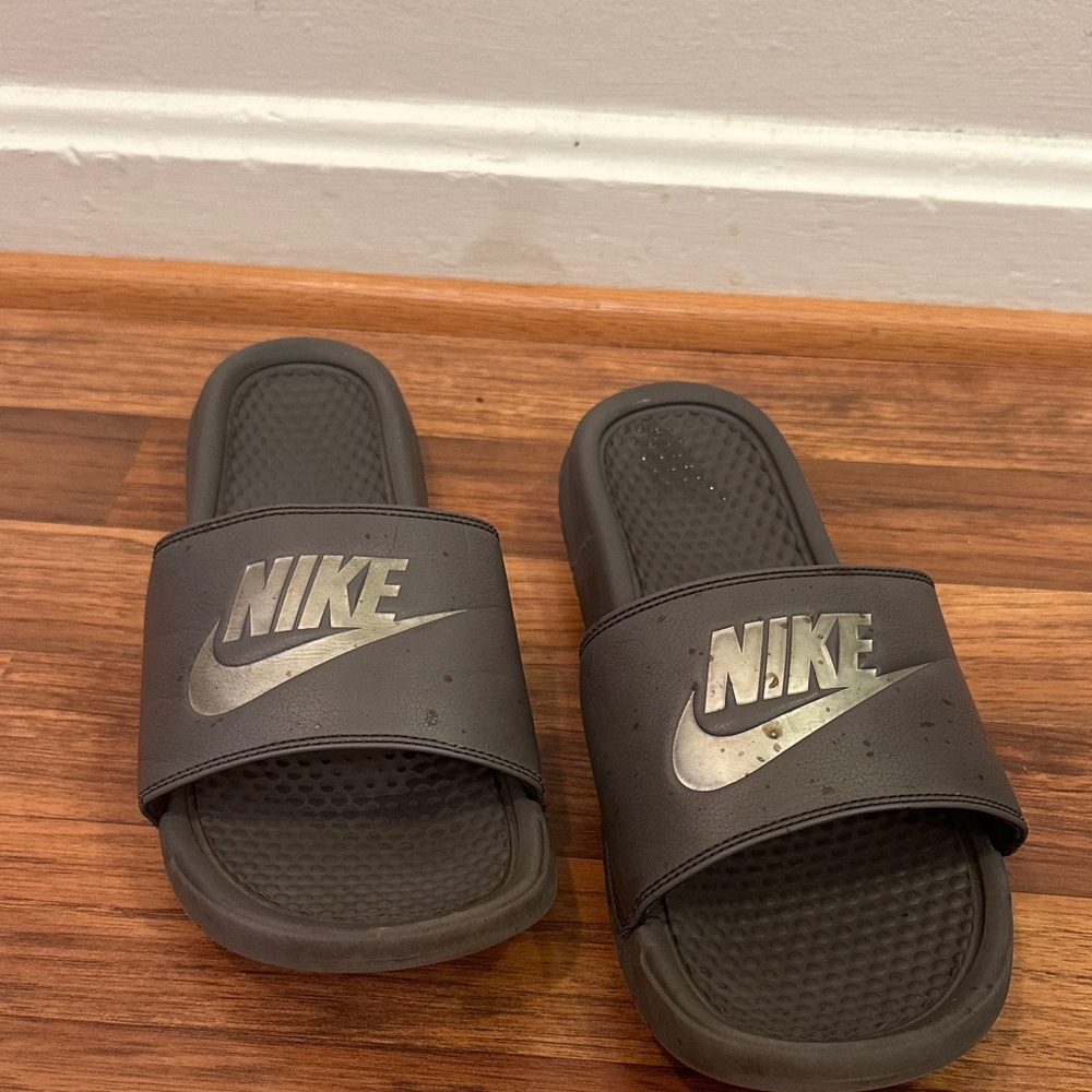 Nike Grey Slide Sandals with Silver Logo M10
